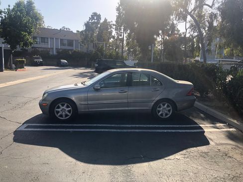 Used 2003 Mercedes-Benz C 240 Sedan image 2