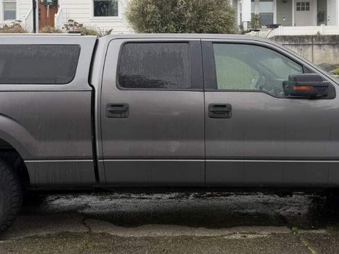 Used 2011 Ford F150 XLT w/ XLT Convenience Pkg image 2