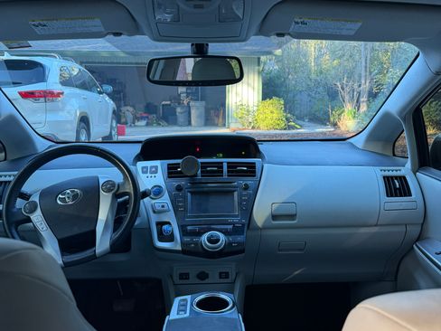 Used 2014 Toyota Prius V Five image 4