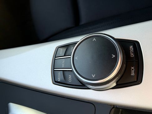 Used 2018 BMW 320i Sedan image 12