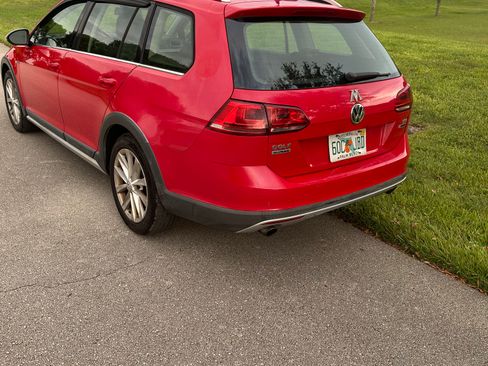 Used 2017 Volkswagen Golf Alltrack SE AWD/4WD image 6