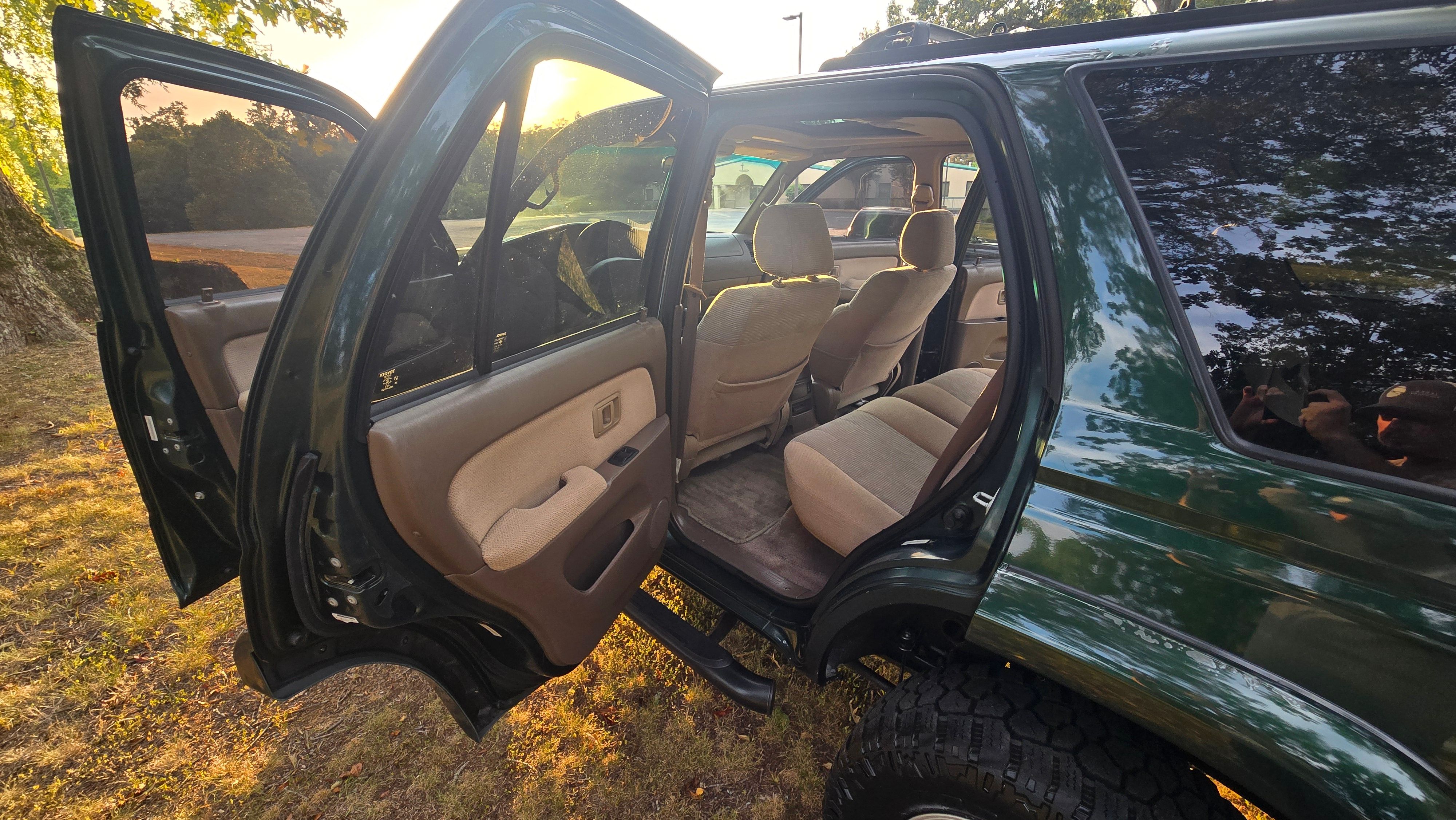 Used 2000 Toyota 4Runner SR5 AWD/4WD image 17