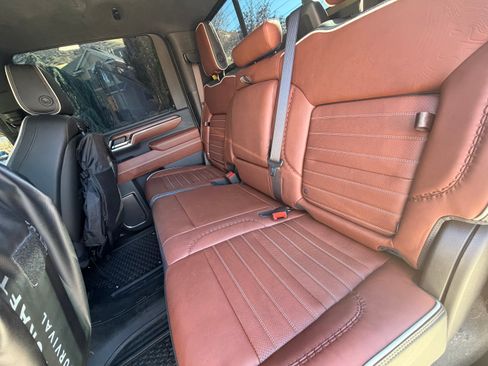 Used 2025 GMC Sierra 3500 Denali Ultimate image 10