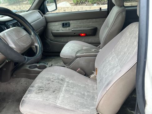 Used 2000 Toyota Tacoma PreRunner image 6