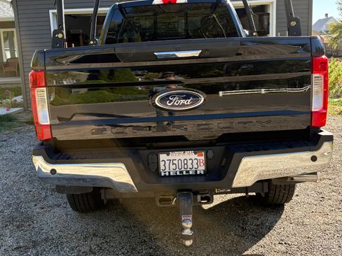 Used 2019 Ford F350 Lariat w/ Chrome Package image 6