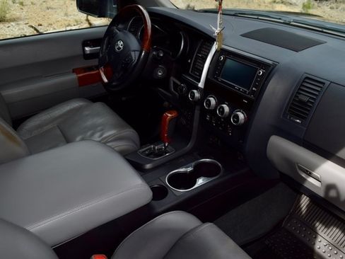 Used 2018 Toyota Sequoia Platinum image 27