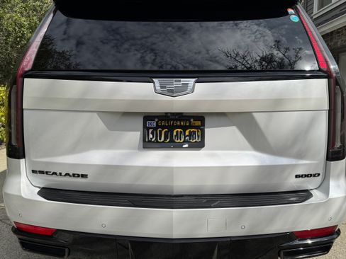 Used 2021 Cadillac Escalade Sport w/ LPO, ONYX Package image 8