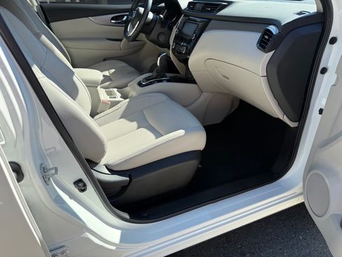 Used 2020 Nissan Rogue Sport SL FWD image 5
