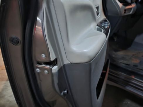Used 2020 Toyota Sienna XLE FWD image 16