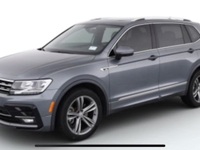 Used 2018 Volkswagen Tiguan SE w/ Panoramic Sunroof Package