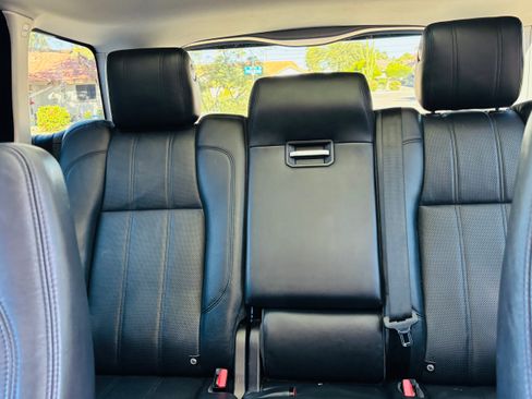 Used 2017 Land Rover Range Rover HSE image 12