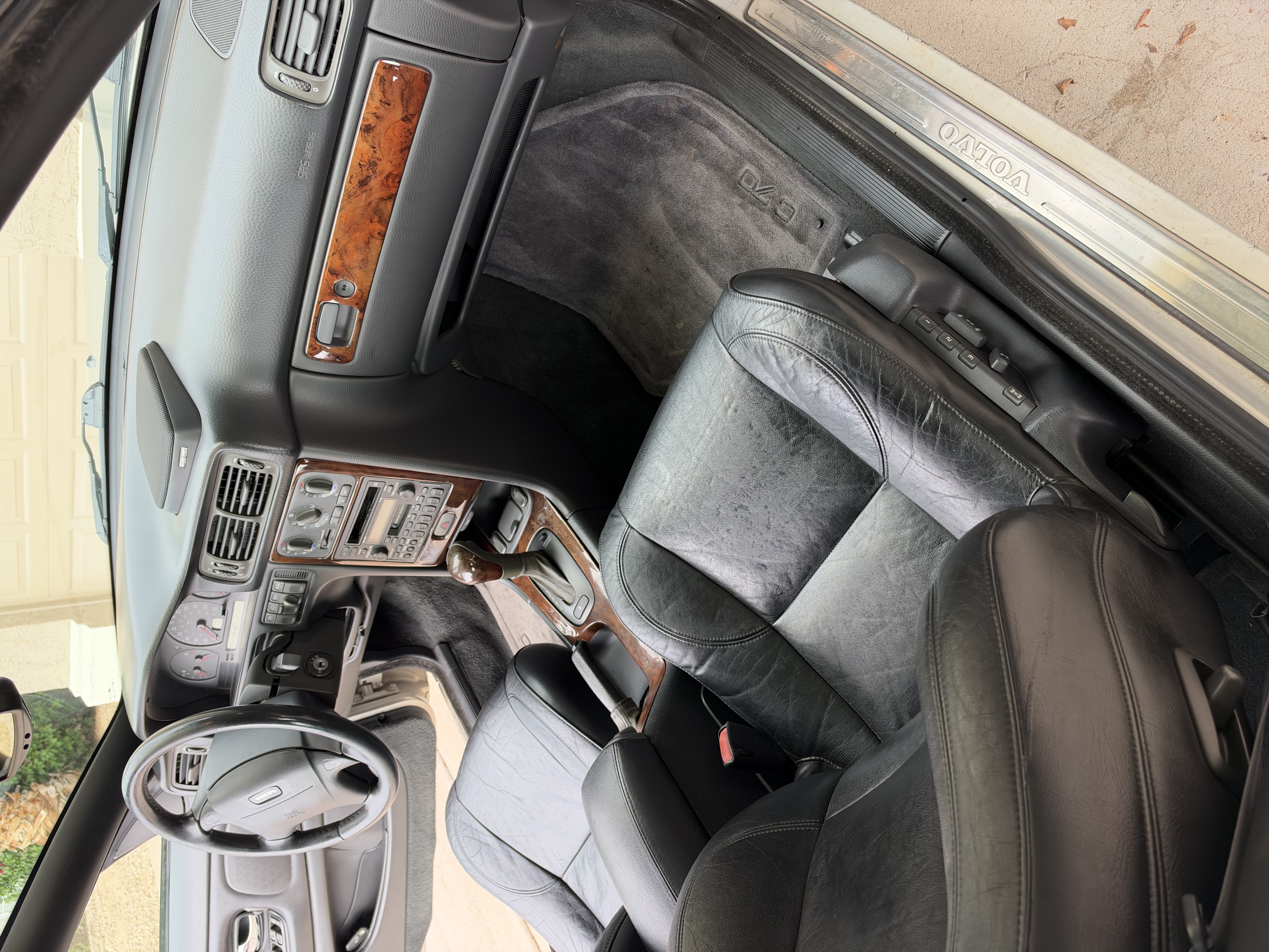 Used 2001 Volvo C70 HT FWD image 25