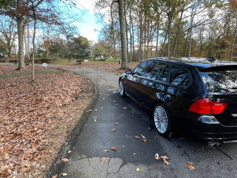 Used 2011 BMW 328i xDrive Wagon image 8