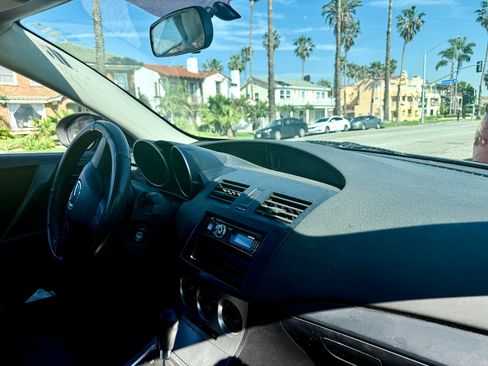 Used 2010 MAZDA MAZDA3 i Sport image 4