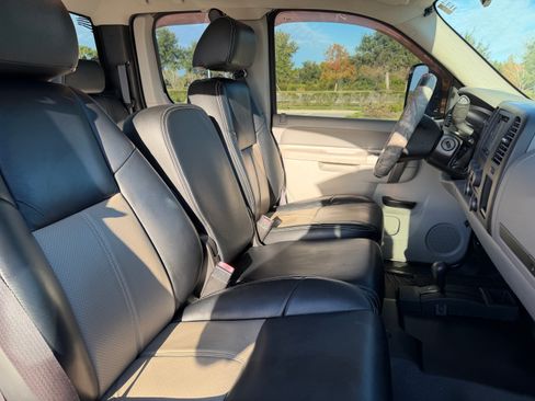 Used 2012 Chevrolet Silverado 2500 W/T w/ Snow Plow Prep Package image 14