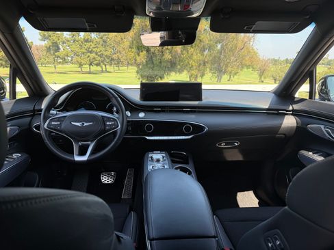 Used 2023 Genesis GV70 2.5T w/ Sport Prestige Package image 9