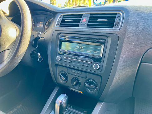 Used 2014 Volkswagen Jetta S image 5