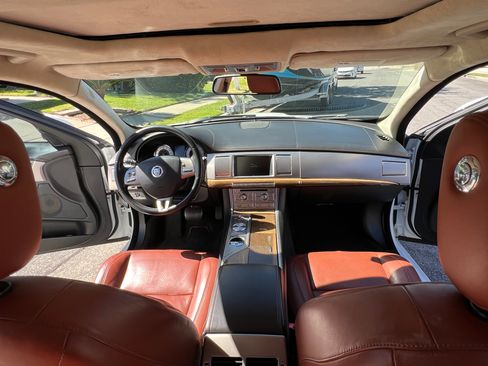 Used 2011 Jaguar XF Supercharged image 2