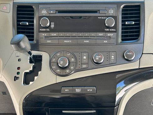 Used 2011 Toyota Sienna LE image 11