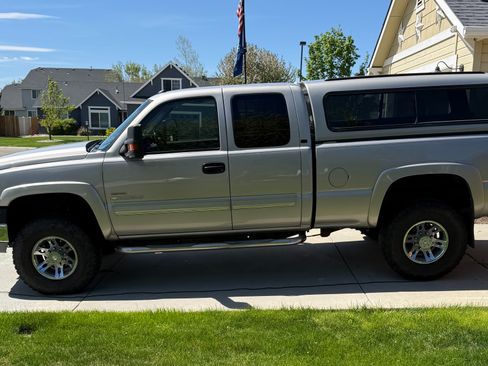 Used 2005 Chevrolet Silverado 2500 LT w/ Heavy-Duty Power Package AWD/4WD image 5
