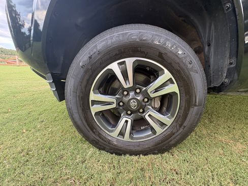 Used 2018 Toyota Tacoma TRD Sport RWD image 17