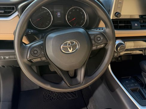 Used 2021 Toyota RAV4 XLE w/ Convenience Package FWD image 11