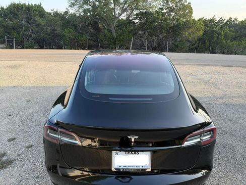 Used 2018 Tesla Model 3 Mid Range RWD image 5