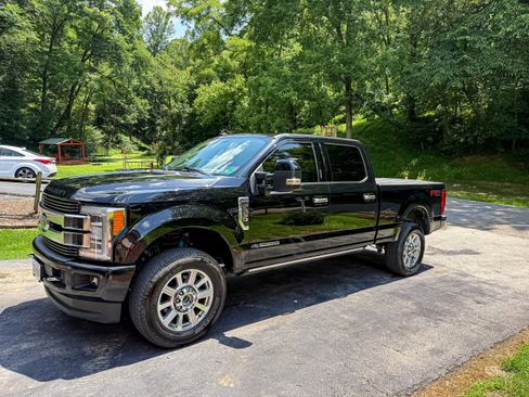 Used 2019 Ford F250 Limited AWD/4WD image 9