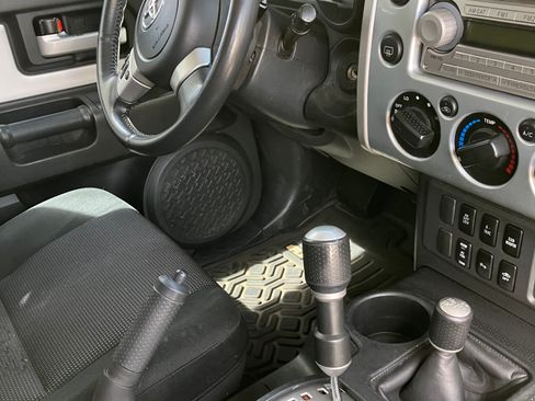 Used 2007 Toyota FJ Cruiser 4WD image 9