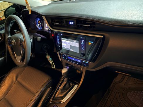 Used 2018 Toyota Corolla SE image 9