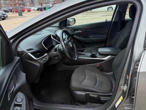 Used 2017 Chevrolet Volt LT w/ Comfort Package image 12