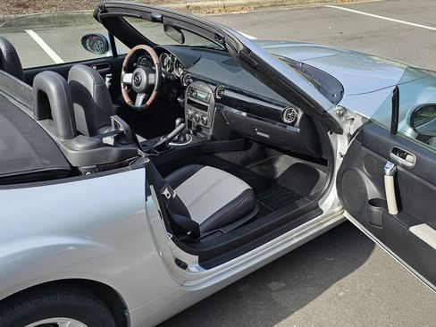 Used 2006 MAZDA MX-5 Miata Convertible 2D image 8