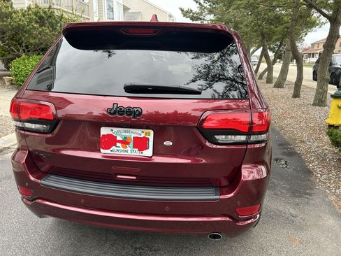 Used 2019 Jeep Grand Cherokee Altitude AWD/4WD image 9