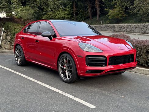 Used 2022 Porsche Cayenne GTS AWD/4WD image 17