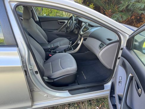 Used 2012 Hyundai Elantra GLS w/ Comfort Pkg 2 image 10