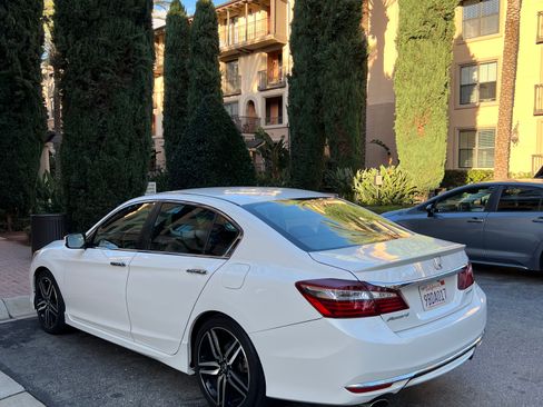 Used 2017 Honda Accord Sport image 9