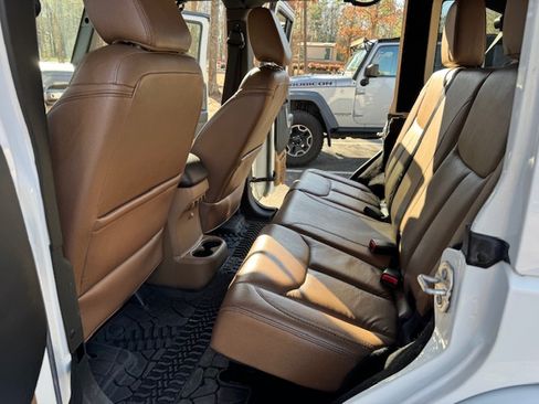 Used 2016 Jeep Wrangler Unlimited Sahara w/ Connectivity Group image 15