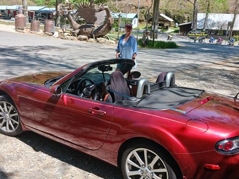 Used 2006 MAZDA MX-5 Miata Grand Touring w/ Premium Pkg image 4