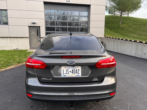 Used 2016 Ford Focus SE image 10
