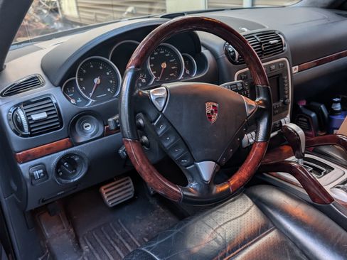 Used 2006 Porsche Cayenne Turbo S image 6