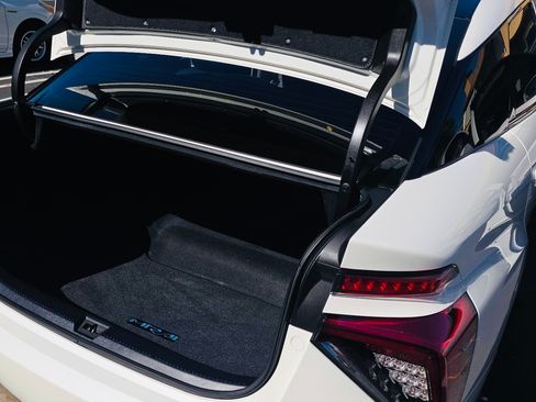 Used 2019 Toyota Mirai image 11