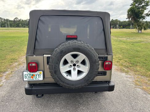 Used 2005 Jeep Wrangler Unlimited Rubicon w/ Security Group AWD/4WD image 4
