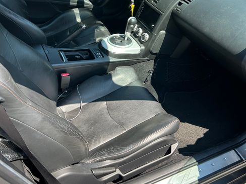 Used 2007 Nissan 350Z Touring w/ Cargo Convenience Pkg image 9