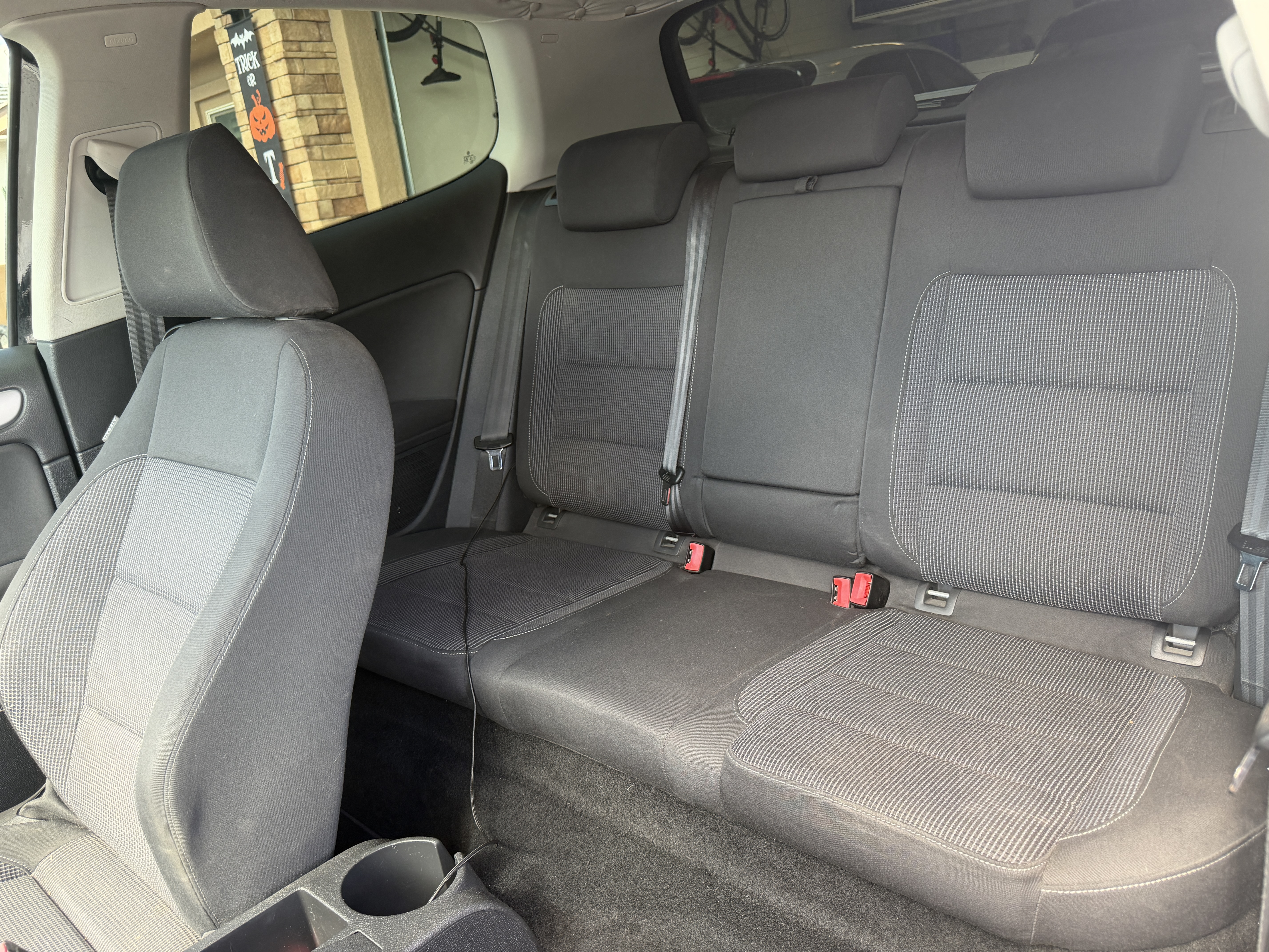 Used 2010 Volkswagen Golf 2-Door FWD image 1