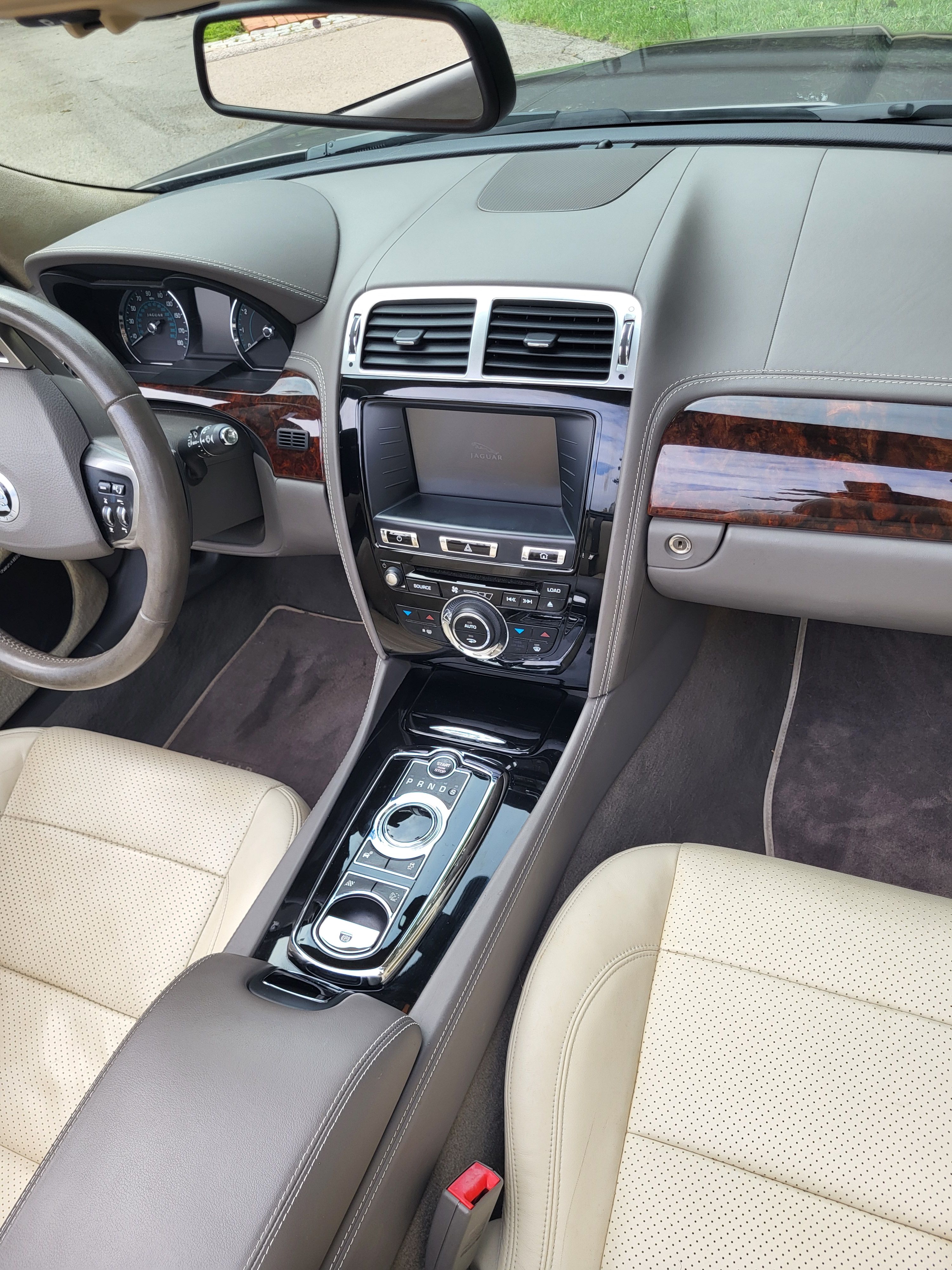 Used 2012 Jaguar XK Convertible RWD image 10