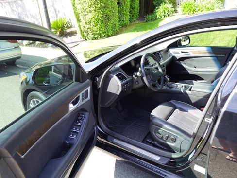 Used 2015 Hyundai Genesis 3.8 w/ Option Group 04 image 11