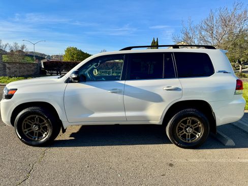 Used 2020 Toyota Land Cruiser Heritage Edition image 6