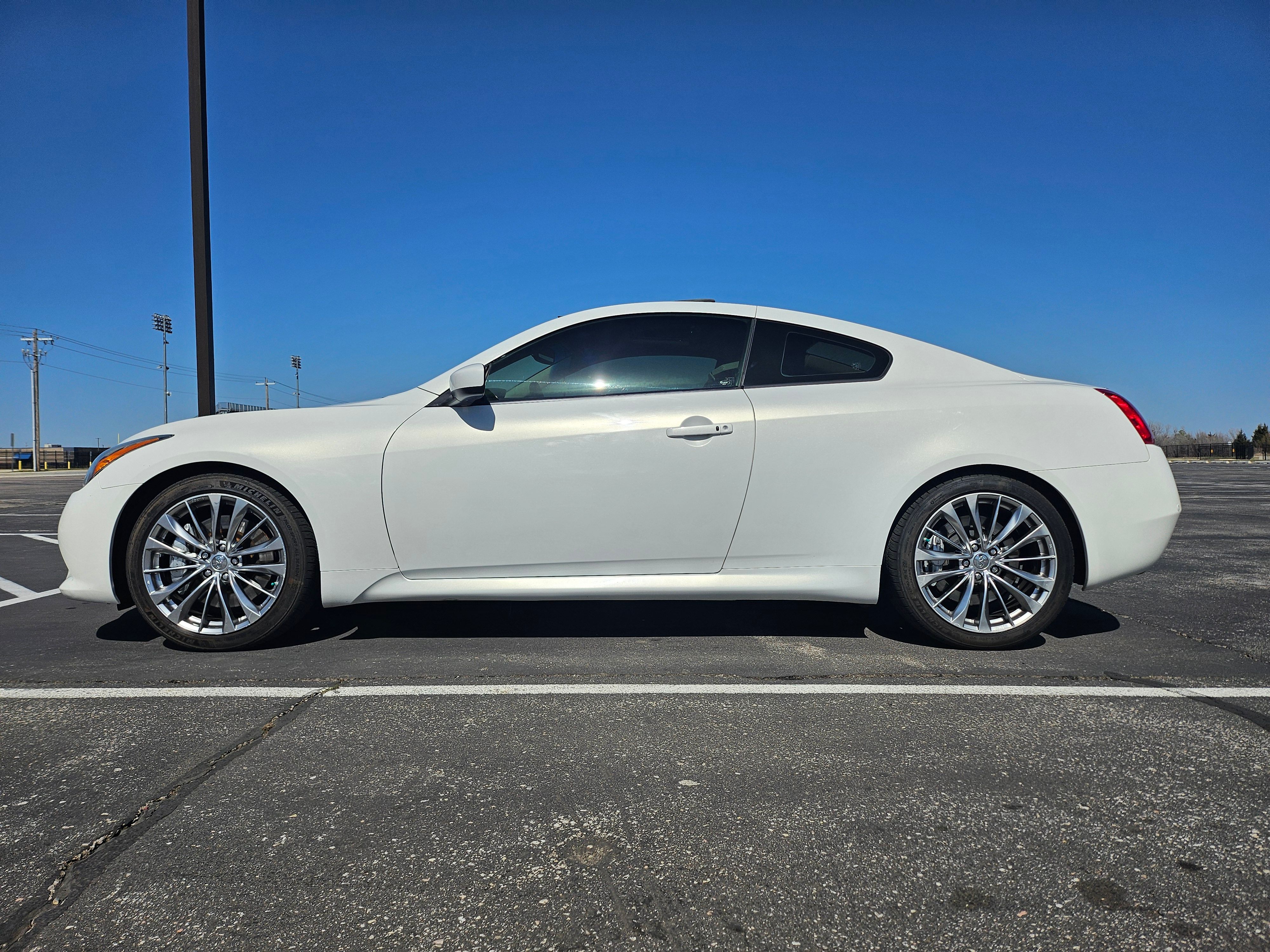 Used 2014 INFINITI Q60 Sport RWD image 9