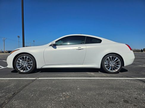 Used 2014 INFINITI Q60 Sport image 9