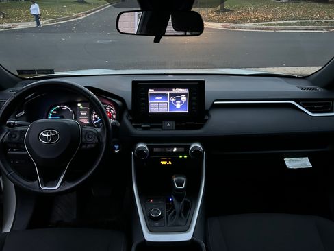 Used 2022 Toyota RAV4 SE image 12